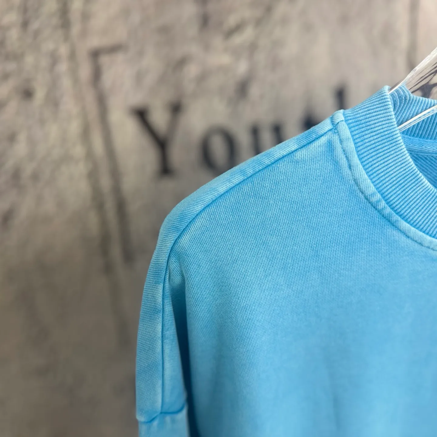 "𝙉𝙚𝙬⚜️Valentino" 2026* Autumn and Winter New Arrival long-sleeved sweatshirt for men and women Same Style 100% cotton 360g distressed fried snowflakes, foam print Size: S M L XL XXL Color: Pink Rock Gray Gray Light Blue